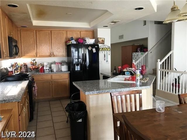 8769 Country View Avenue, Las Vegas, NV 89129