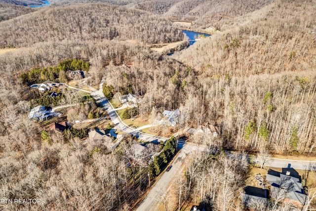 10 Hawthorn Place, Norris, TN 37828