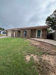 7405 NW Hunter Rd, Lawton, OK 73505