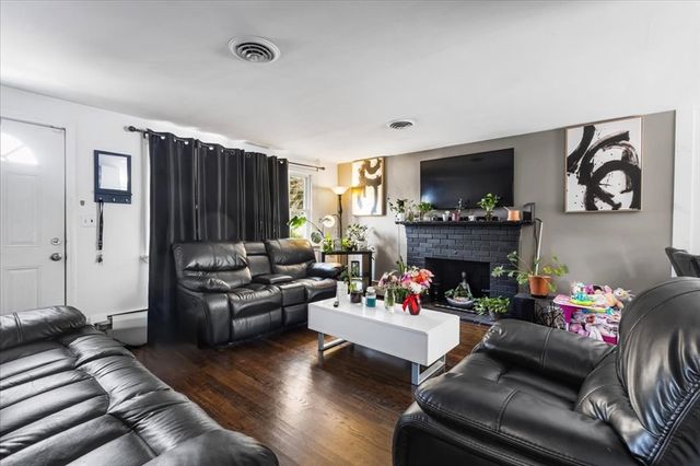 5 Satucket Ave, Brockton, MA 02301
