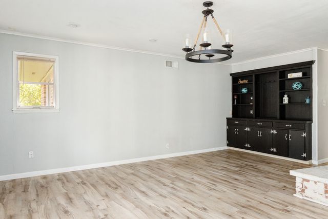 1442 W Water Street, Weatherford, TX 76086