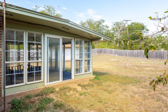 1442 W Water Street, Weatherford, TX 76086