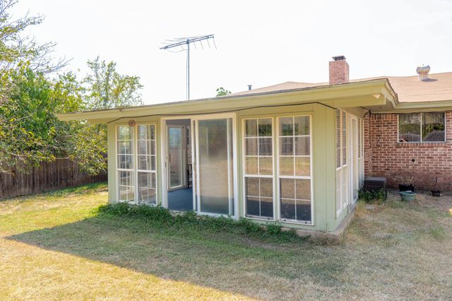 1442 W Water Street, Weatherford, TX 76086