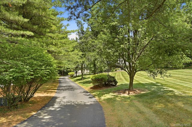 8 Sills Court, Warwick, NY 10990