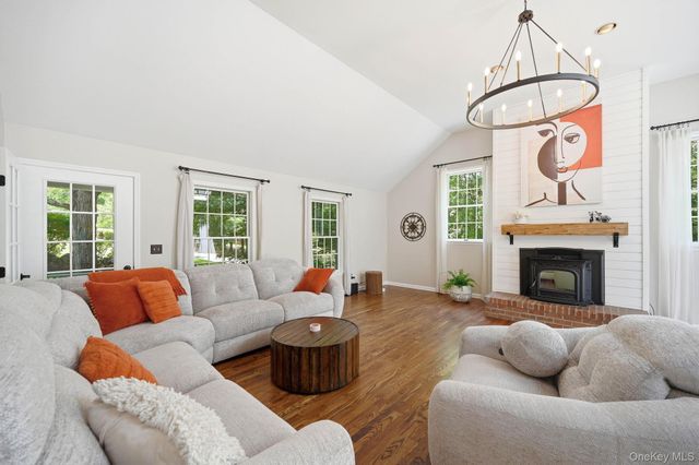 8 Sills Court, Warwick, NY 10990