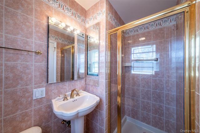 285 Stuart Drive, New Rochelle, NY 10804