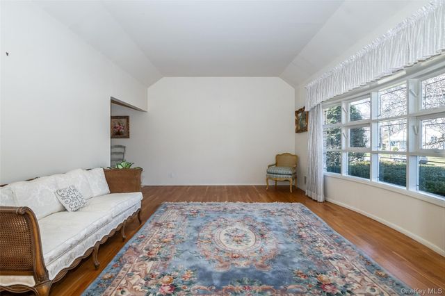 285 Stuart Drive, New Rochelle, NY 10804