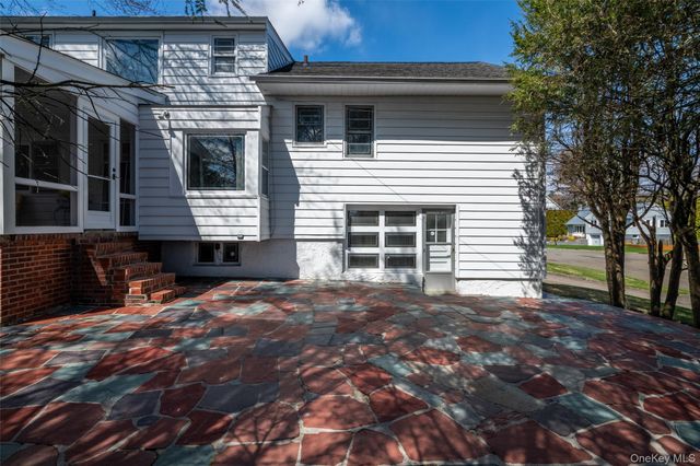 285 Stuart Drive, New Rochelle, NY 10804