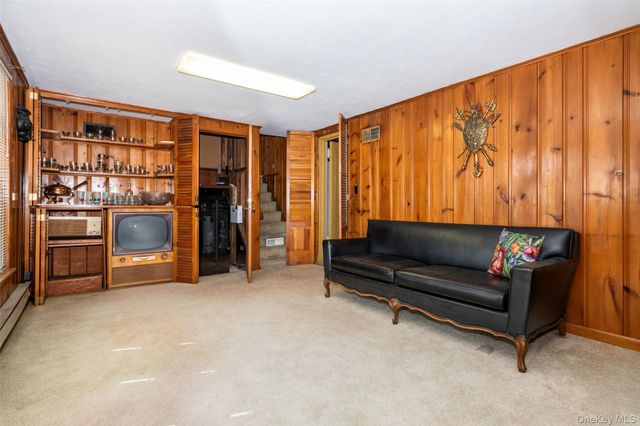 285 Stuart Drive, New Rochelle, NY 10804