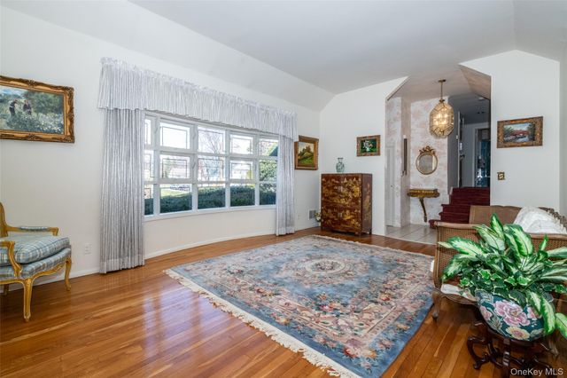 285 Stuart Drive, New Rochelle, NY 10804
