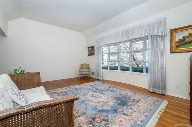 285 Stuart Drive, New Rochelle, NY 10804
