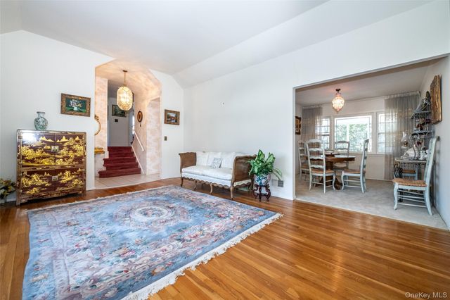 285 Stuart Drive, New Rochelle, NY 10804