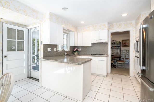 285 Stuart Drive, New Rochelle, NY 10804