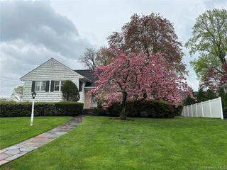 285 Stuart Drive, New Rochelle, NY 10804