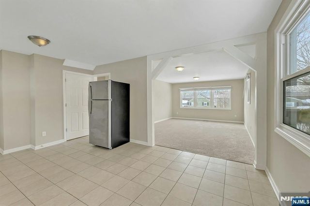 8 Iroquois Avenue, Oakland, NJ 07436