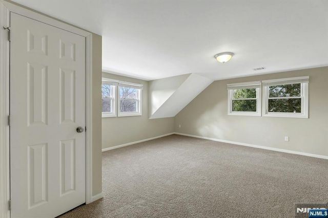 8 Iroquois Avenue, Oakland, NJ 07436