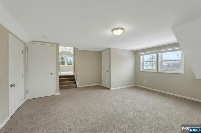 8 Iroquois Avenue, Oakland, NJ 07436