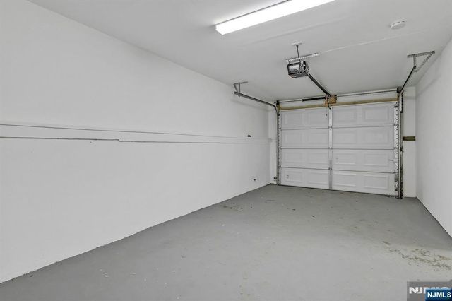 8 Iroquois Avenue, Oakland, NJ 07436