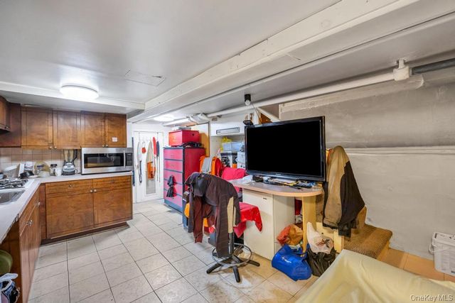 91-16 196th Street, Hollis, NY 11423