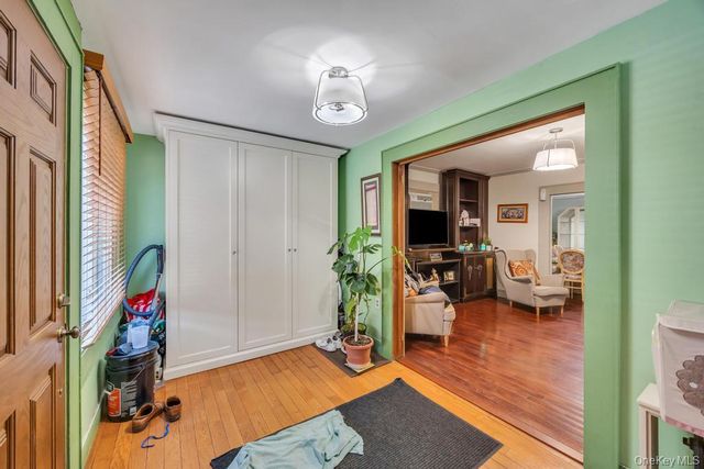 91-16 196th Street, Hollis, NY 11423