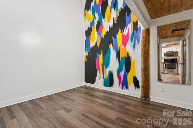 201 S Hoskins Road 111, Charlotte, NC 28208