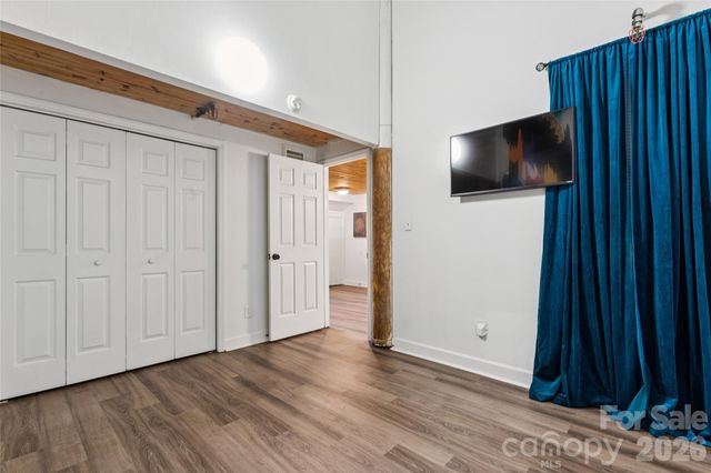 201 S Hoskins Road 111, Charlotte, NC 28208
