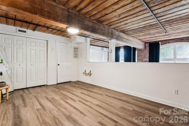 201 S Hoskins Road 111, Charlotte, NC 28208