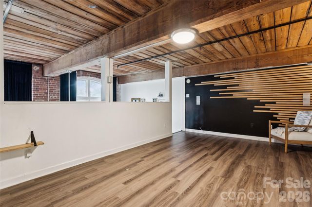 201 S Hoskins Road 111, Charlotte, NC 28208