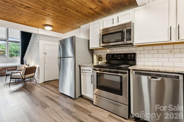 201 S Hoskins Road 111, Charlotte, NC 28208