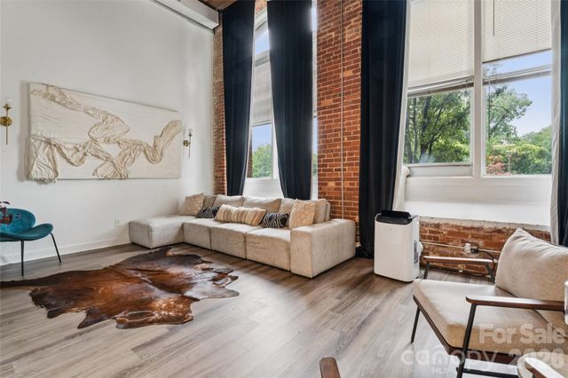 201 S Hoskins Road 111, Charlotte, NC 28208