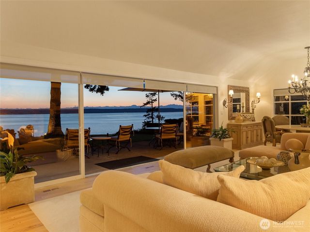 19263 Edgecliff Drive SW, Normandy Park, WA 98166