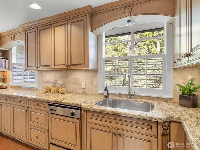 19263 Edgecliff Drive SW, Normandy Park, WA 98166