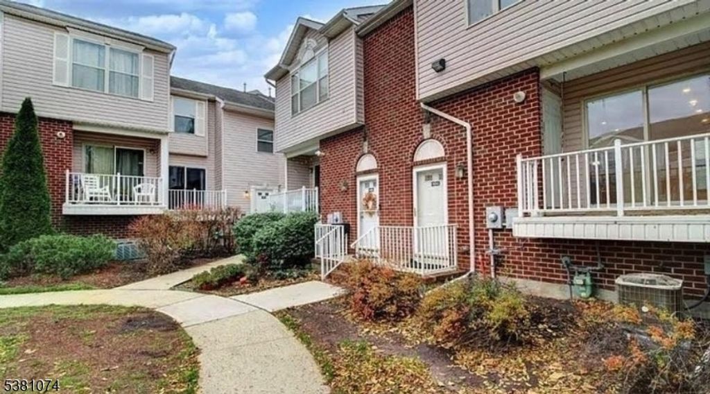 500 Great Beds Ct, Perth Amboy City, NJ 08861 — photo 2
