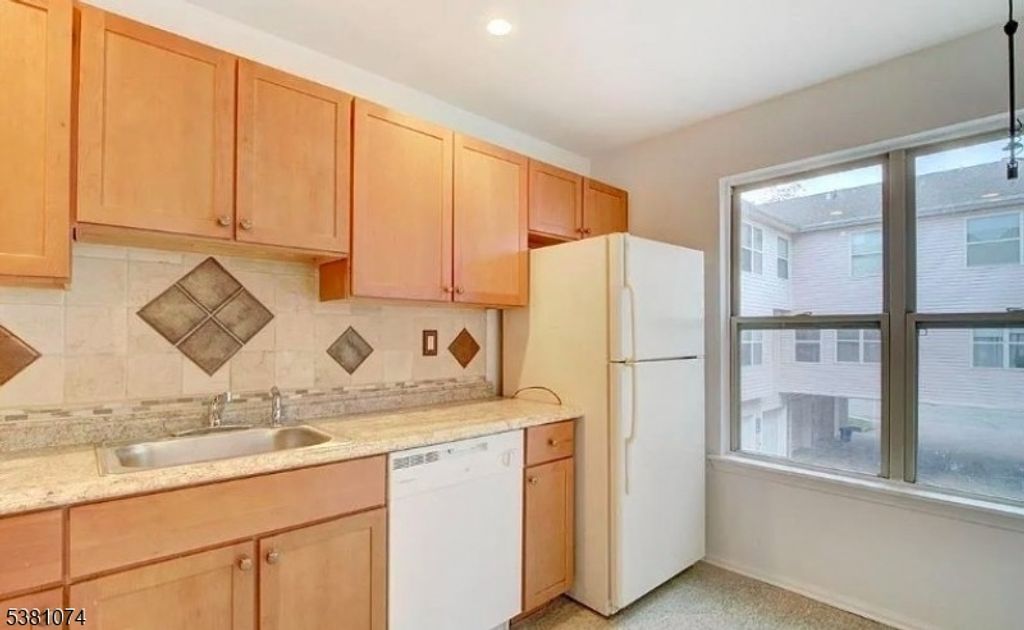 500 Great Beds Ct, Perth Amboy City, NJ 08861 — photo 5