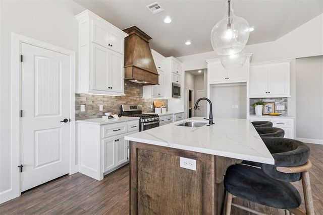 10412 SW 49th Street, Mustang, OK 73064