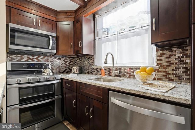 2407 S WARNOCK ST, Philadelphia, PA 19148