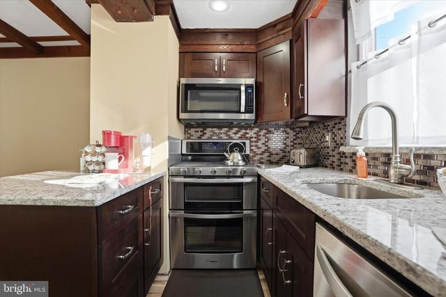 2407 S WARNOCK ST, Philadelphia, PA 19148