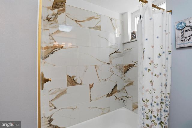 2407 S WARNOCK ST, Philadelphia, PA 19148