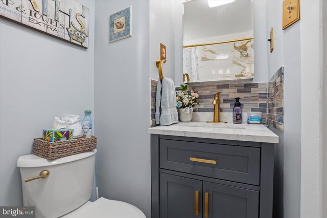 2407 S WARNOCK ST, Philadelphia, PA 19148