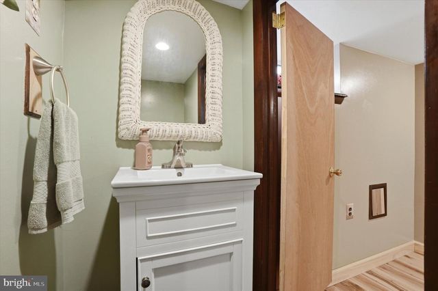 2407 S WARNOCK ST, Philadelphia, PA 19148