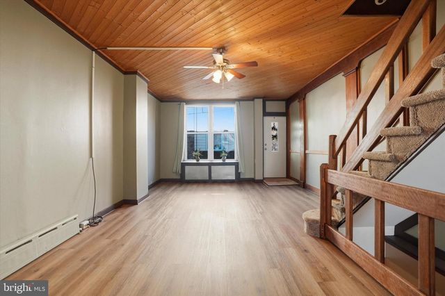 2407 S WARNOCK ST, Philadelphia, PA 19148