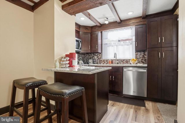 2407 S WARNOCK ST, Philadelphia, PA 19148