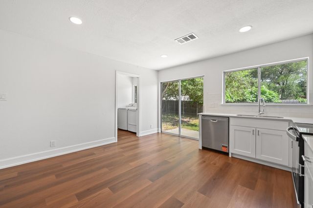 8528 Steamline CIR, Austin, TX 78745