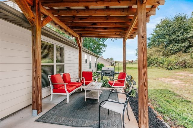 296 Highlands Drive, Winterville, GA 30683