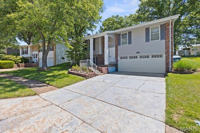 738 Village Wood Court, Ballwin, MO 63021