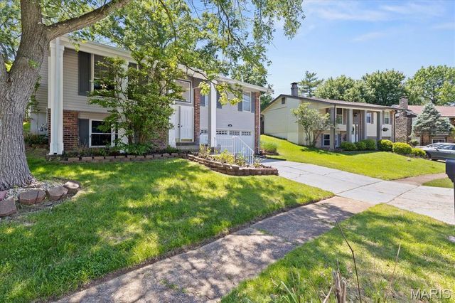 738 Village Wood Court, Ballwin, MO 63021