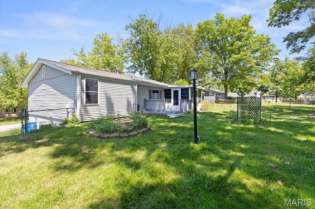 738 Village Wood Court, Ballwin, MO 63021