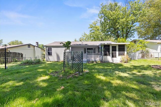 738 Village Wood Court, Ballwin, MO 63021