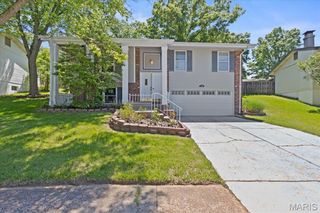 738 Village Wood Court, Ballwin, MO 63021