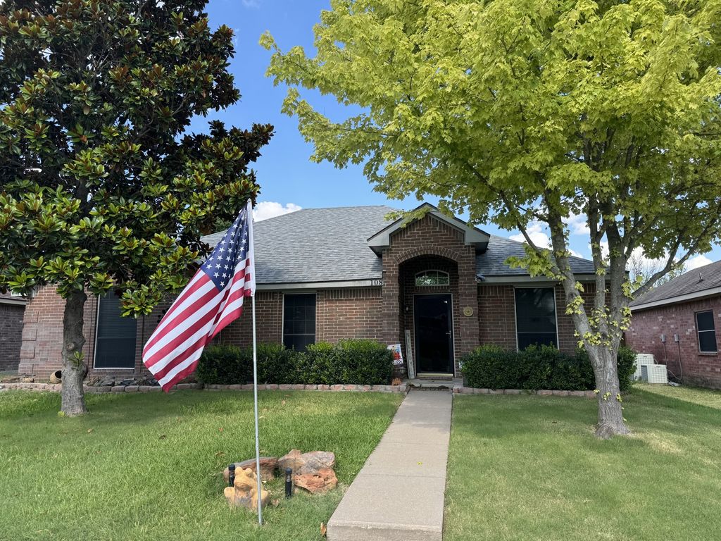 108 Forest Park Lane, Red Oak, TX 75154
